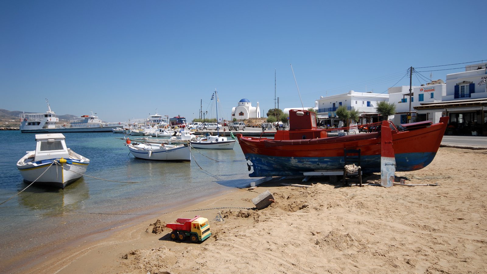Antiparos 2026: la grotta, le spiagge e come arrivare da Paros