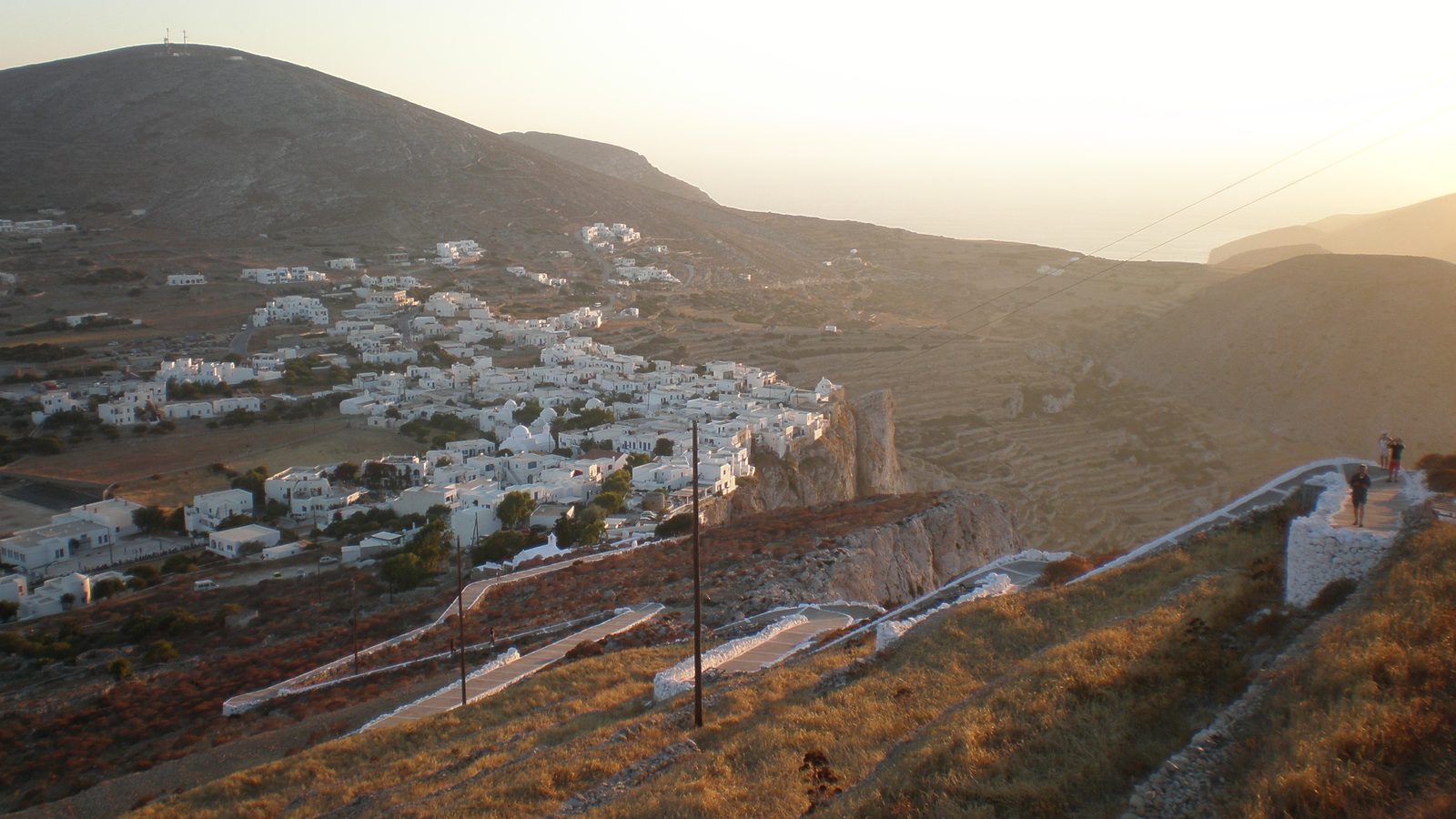 Folegandros: Chora a strapiombo, Cicladi senza folla