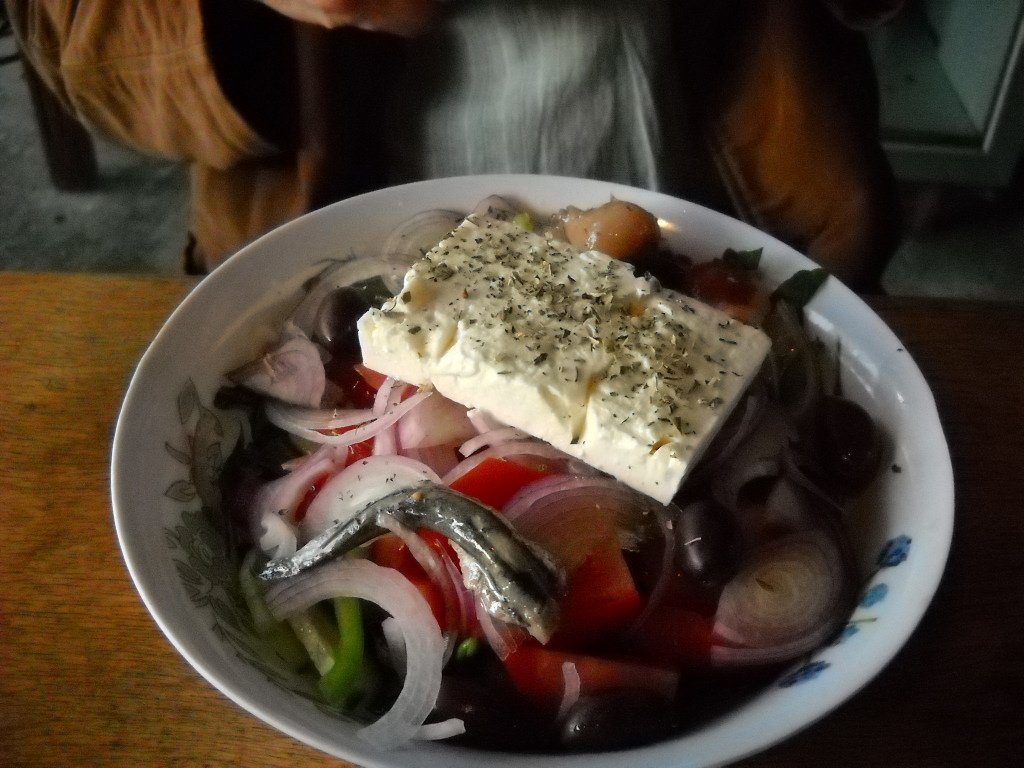 Insalata greca (horiatiki): la ricetta autentica