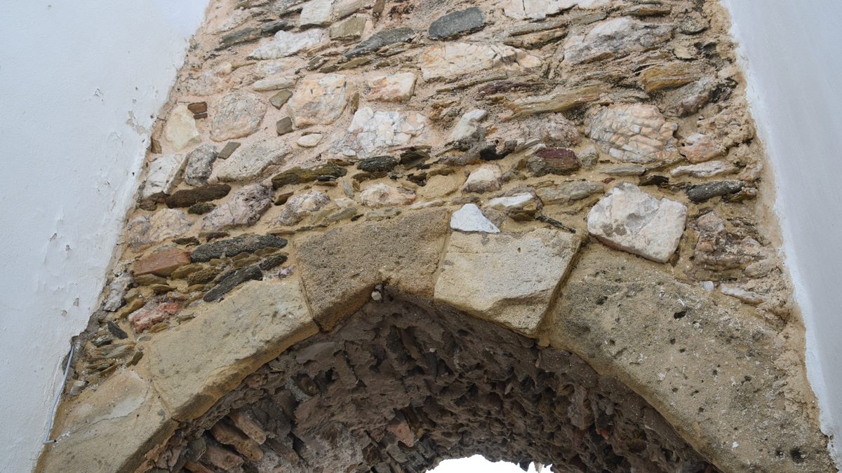 Vicolo con arco veneziano nel Kastro di Antiparos