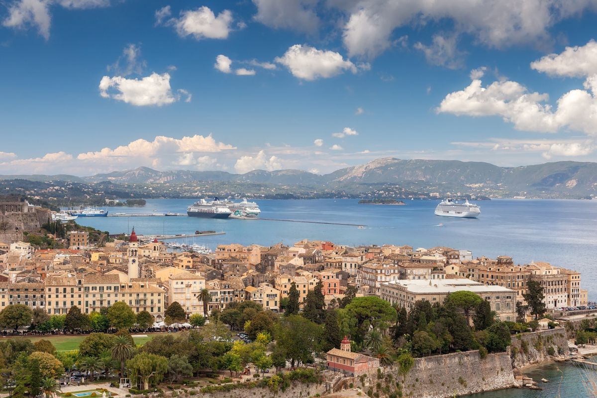 La città vecchia di Corfù vista dalla fortezza