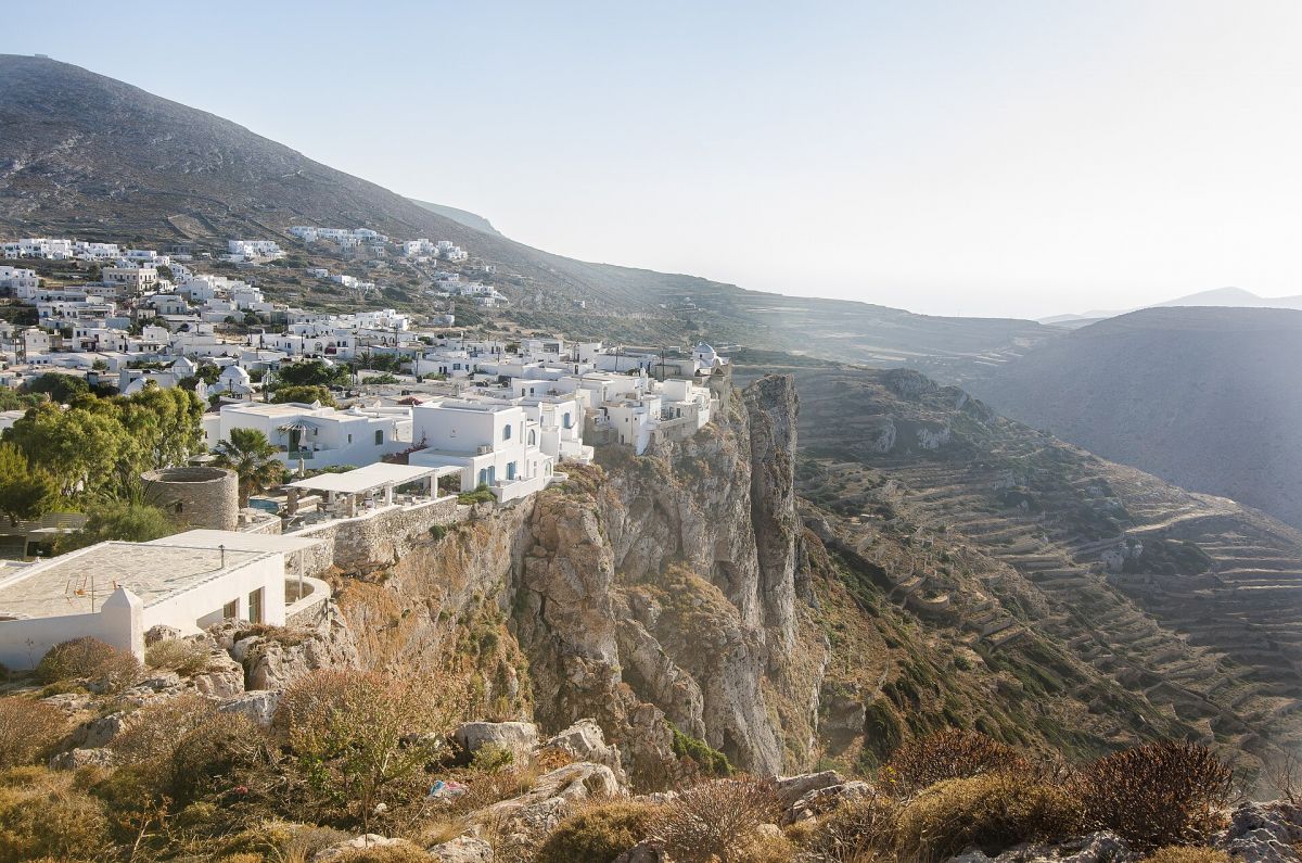 La Chora di Folegandros sulla scogliera