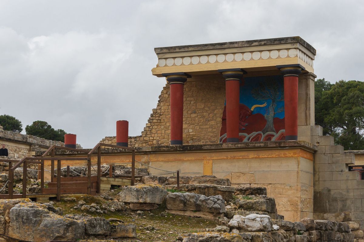 Le colonne rosse del palazzo di Cnosso, Creta