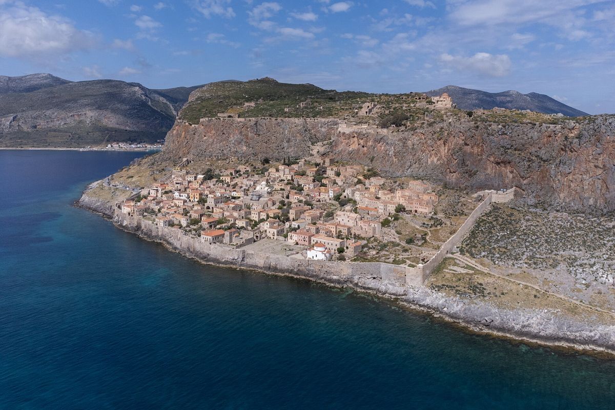 La rocca di Monemvasia dal mare