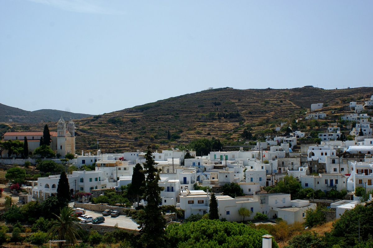 Il borgo di Lefkes nell'entroterra di Paros
