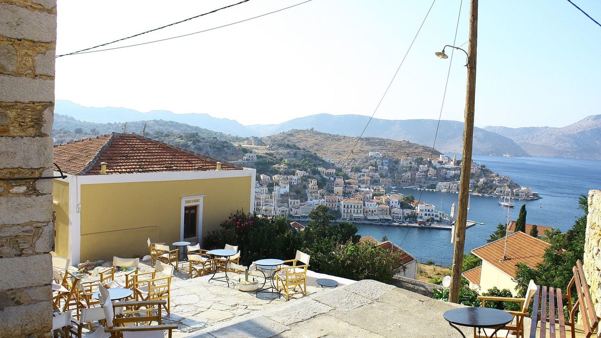 La scalinata Kali Strata che sale da Gialos a Chorio, Symi