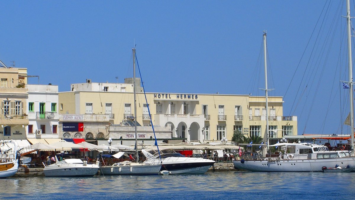 Il porto di Ermoupoli con i palazzi neoclassici, Syros