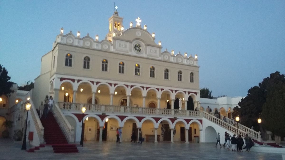 Il santuario della Panagia Evangelistria, Tinos