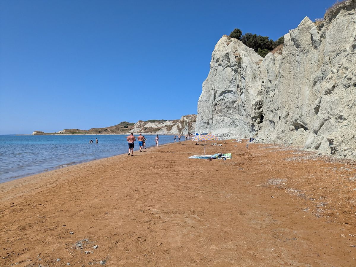 La sabbia rossa e le falesie d'argilla di Xi, Cefalonia