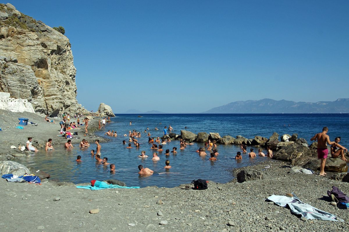 La pozza termale di Therma tra i massi, Kos