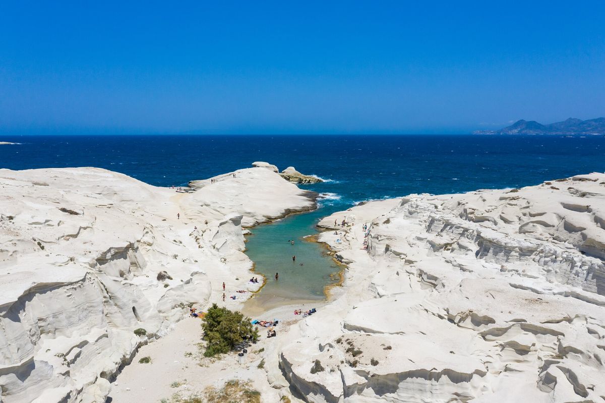Le rocce bianche lunari di Sarakiniko, Milos