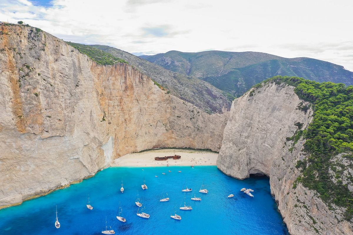 La baia del relitto (Navagio) vista dall'alto, Zante